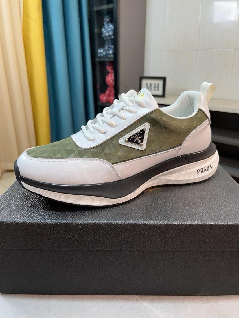 Prada Diamond-Pattern Low-Top Sneakers