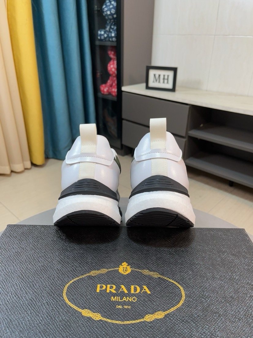 Prada Diamond-Pattern Low-Top Sneakers