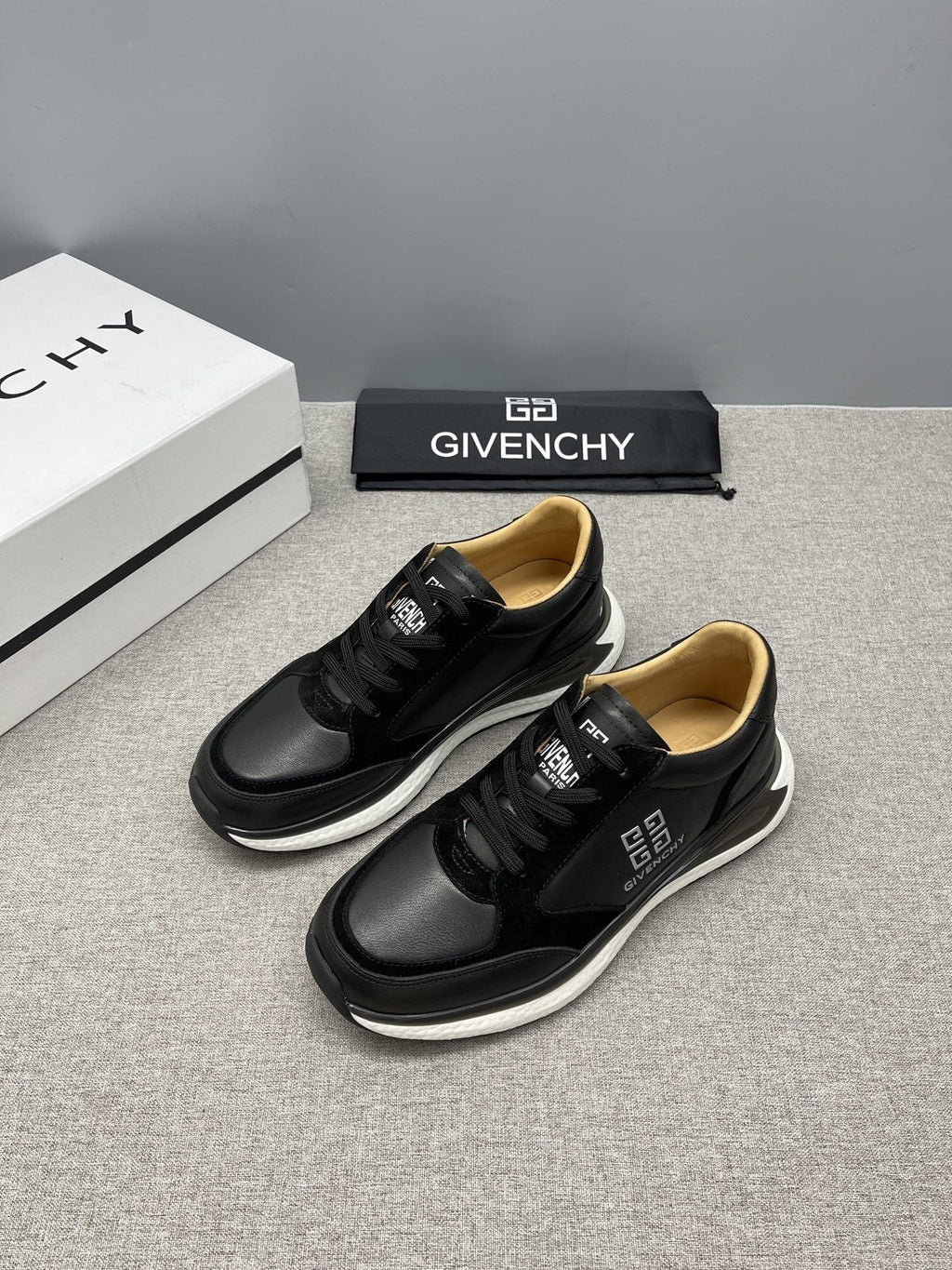 Givenchy Men's Low-Top Sneakers